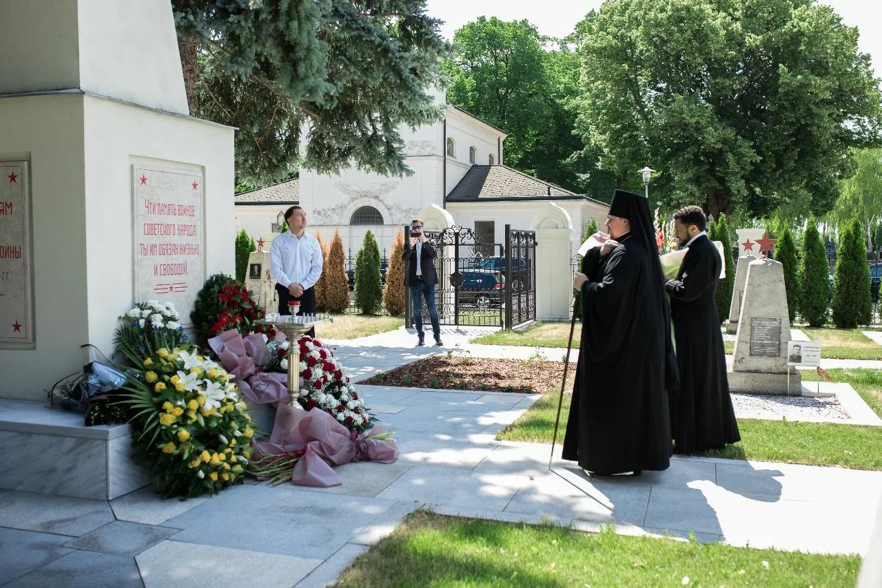 Дерипаска в Австрії вшанував пам'ять українського дідуся-героя Другої світової війни